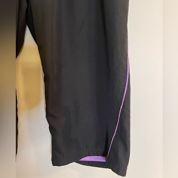 Nike Women’s Windbreaker Long Shorts Loose Fit Size Medium - Picture 5 of 7